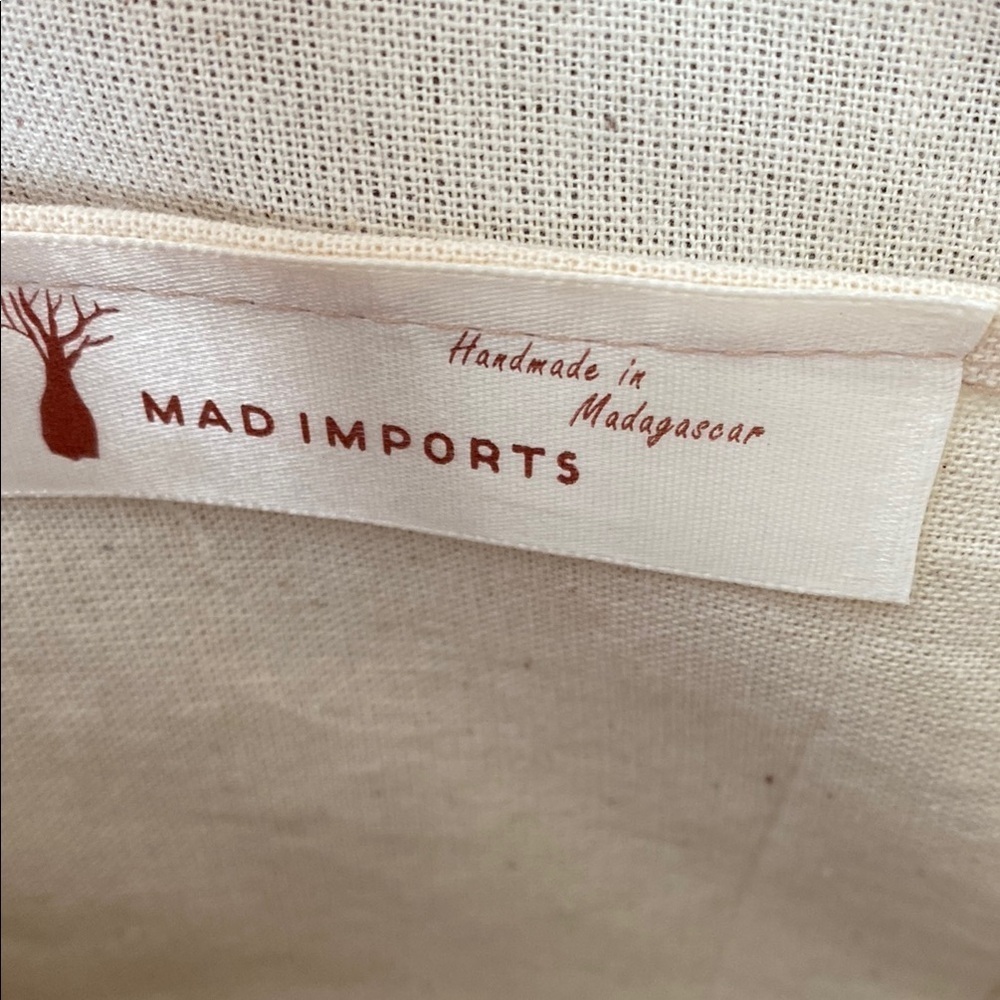 Mad Imports Handmade Woven Raffia Clutch - Madagascar - Picture 4 of 8